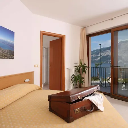 Lejlighedshotel June Garda Brenzone sul Garda