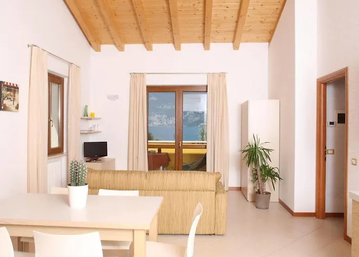 June Garda Aparthotel