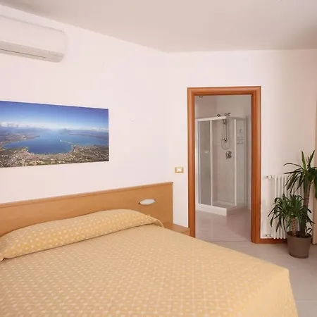 June Garda 3* Brenzone sul Garda