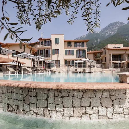 June Garda Aparthotel