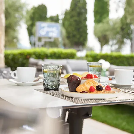 Aparthotel June Garda Brenzone sul Garda