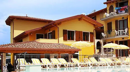 June Garda 3*