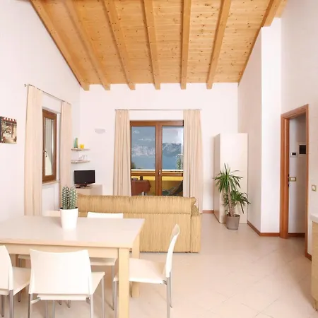 June Garda Aparthotel