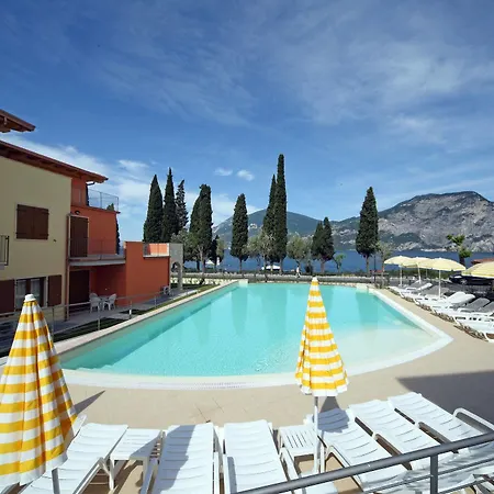 June Garda Aparthotel