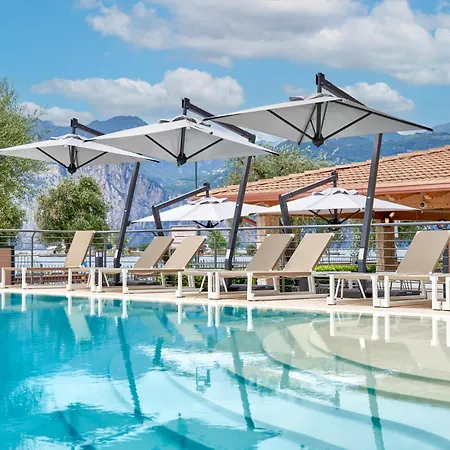 June Garda Aparthotel Brenzone sul Garda