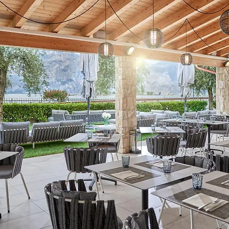 June Garda Aparthotel Brenzone sul Garda