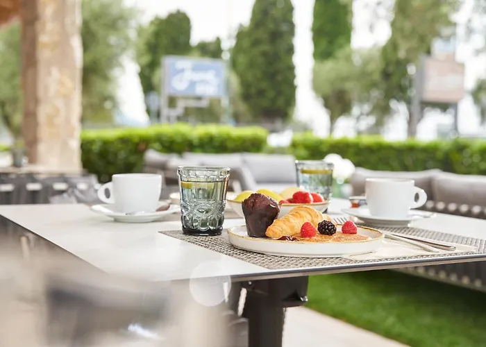 Hotel apartamentowy June Garda Brenzone sul Garda