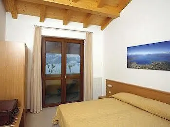 Hotel apartamentowy June Garda
