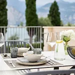 Lägenhetshotell June Garda Brenzone sul Garda