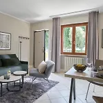Lägenhetshotell June Garda Brenzone sul Garda