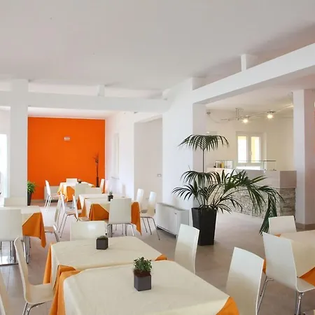 Lägenhetshotell June Garda Brenzone sul Garda