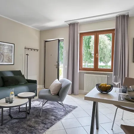 Lägenhetshotell June Garda Brenzone sul Garda