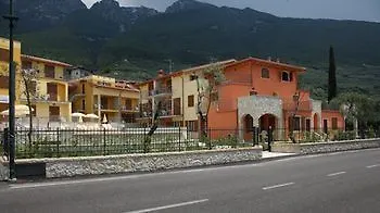 Apartmanhotel June Garda Brenzone sul Garda