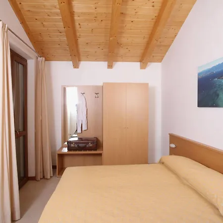 Apartmanhotel June Garda Brenzone sul Garda