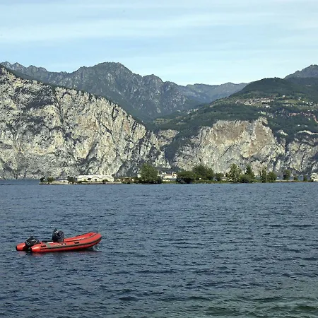 Apartmanhotel June Garda Brenzone sul Garda